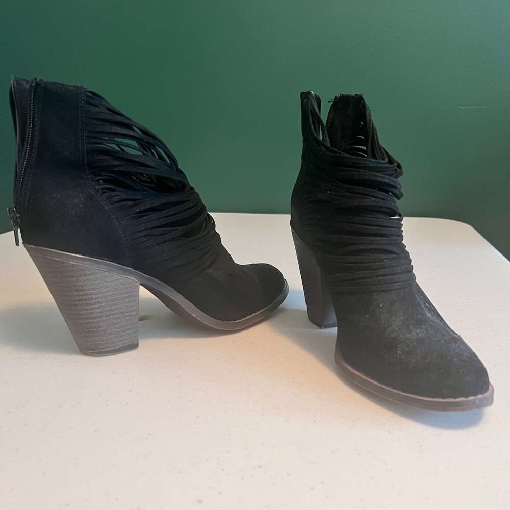 Fergalicious size 9 heeled boot